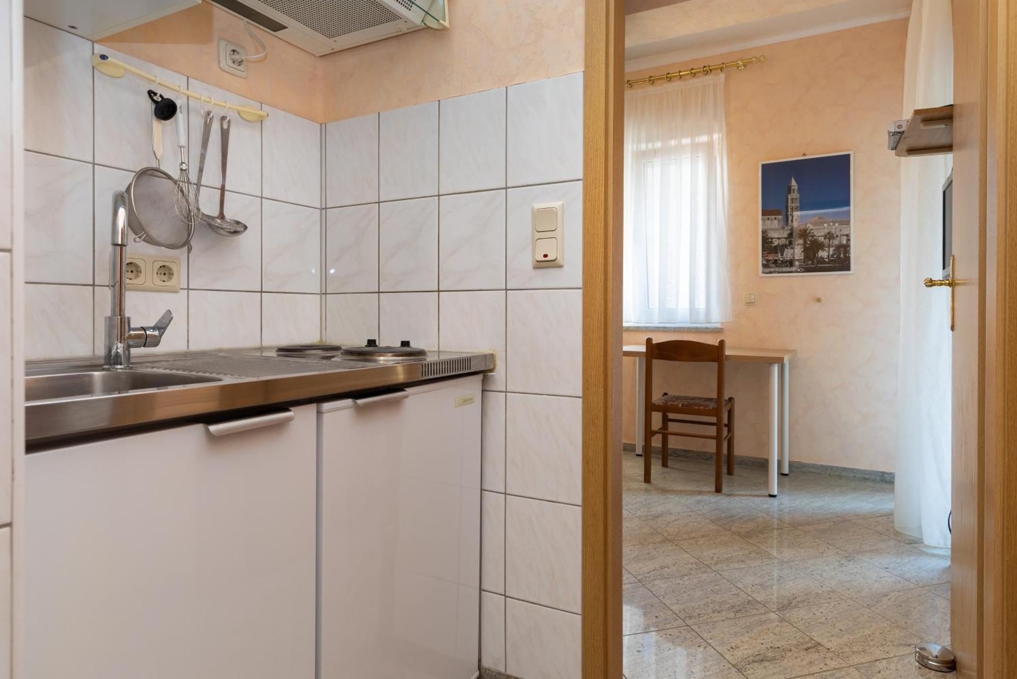 Apartments By The Sea Duce, Omis - 5973 ภายนอก รูปภาพ